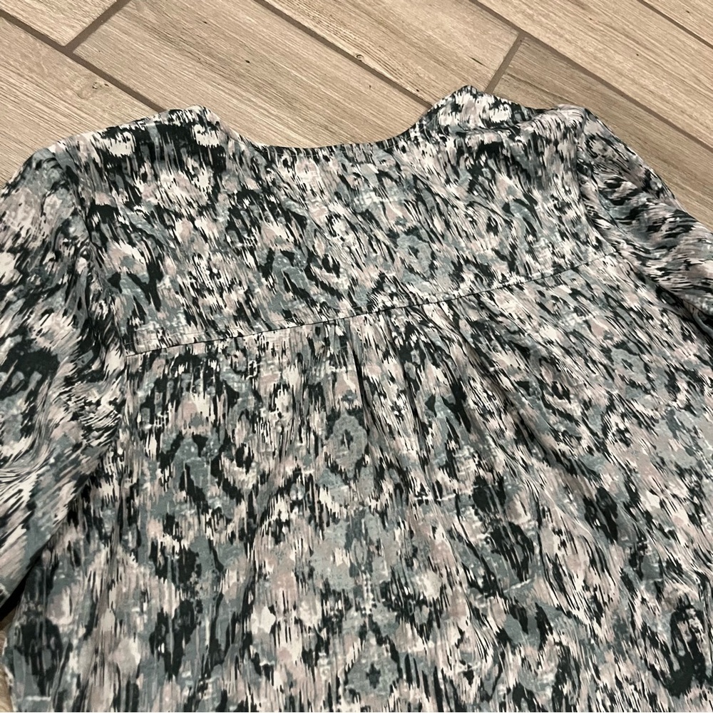 Liverpool Printed V Neck Long Sleeve Button Blouse size XL misty sage ikat - Picture 13 of 15